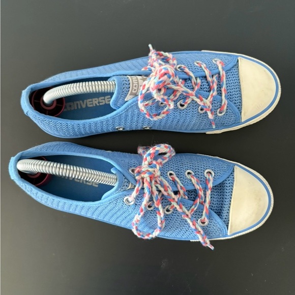 Converse Chuck Taylor Dainty
Low Malt Blue Sneakers 1990s
Women's Size 7
So Cute - Picture 2 of 9